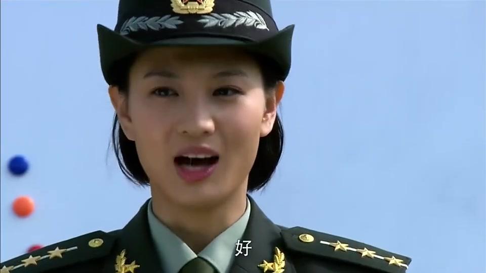 唐心怡受邀来讲解战术,却被士兵们撩,真是不该来啊