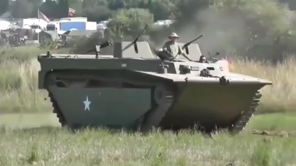 美国两栖运兵车 lvt-4,绰号"鳄鱼"