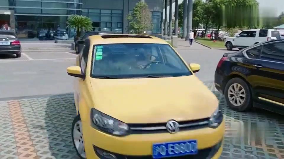 欢乐颂:曲筱绡回国就找帅气医生,没想医生却遇上麻烦了!