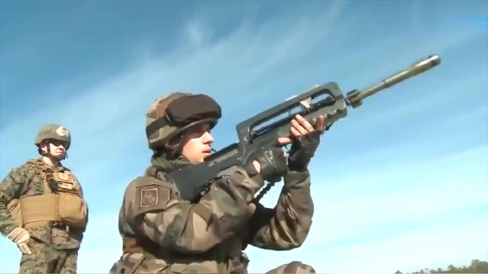 实拍法国陆军采用榴弹枪训练,原来榴弹枪就是这个样子的啊