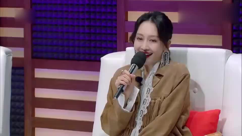 王鸥配音《葫芦娃》,她模仿的的蛇精太像,笑起来的瞬间,太渗人