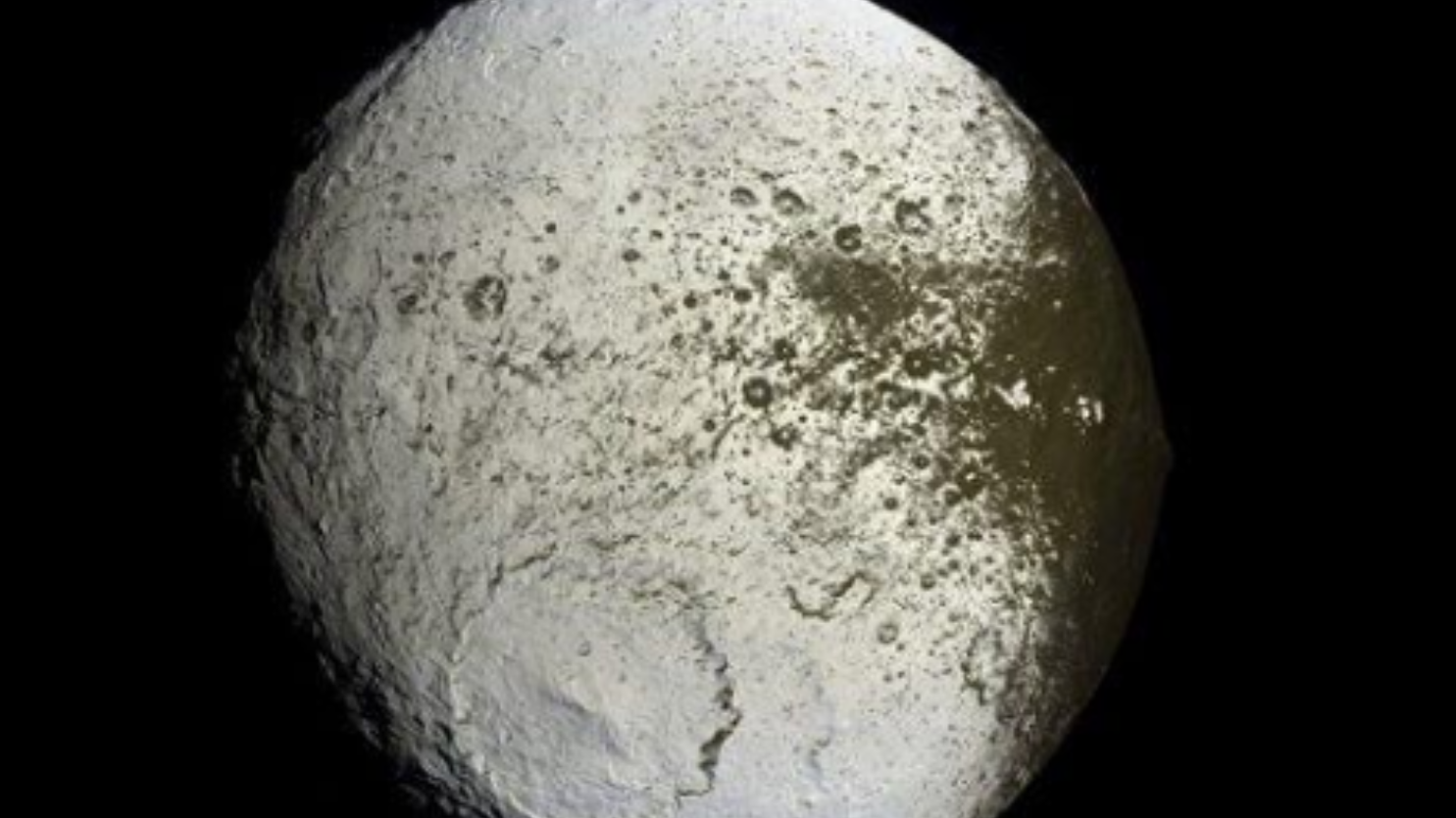 土卫八是废弃的飞船?科学家发现表面"焊痕",让人细思极恐