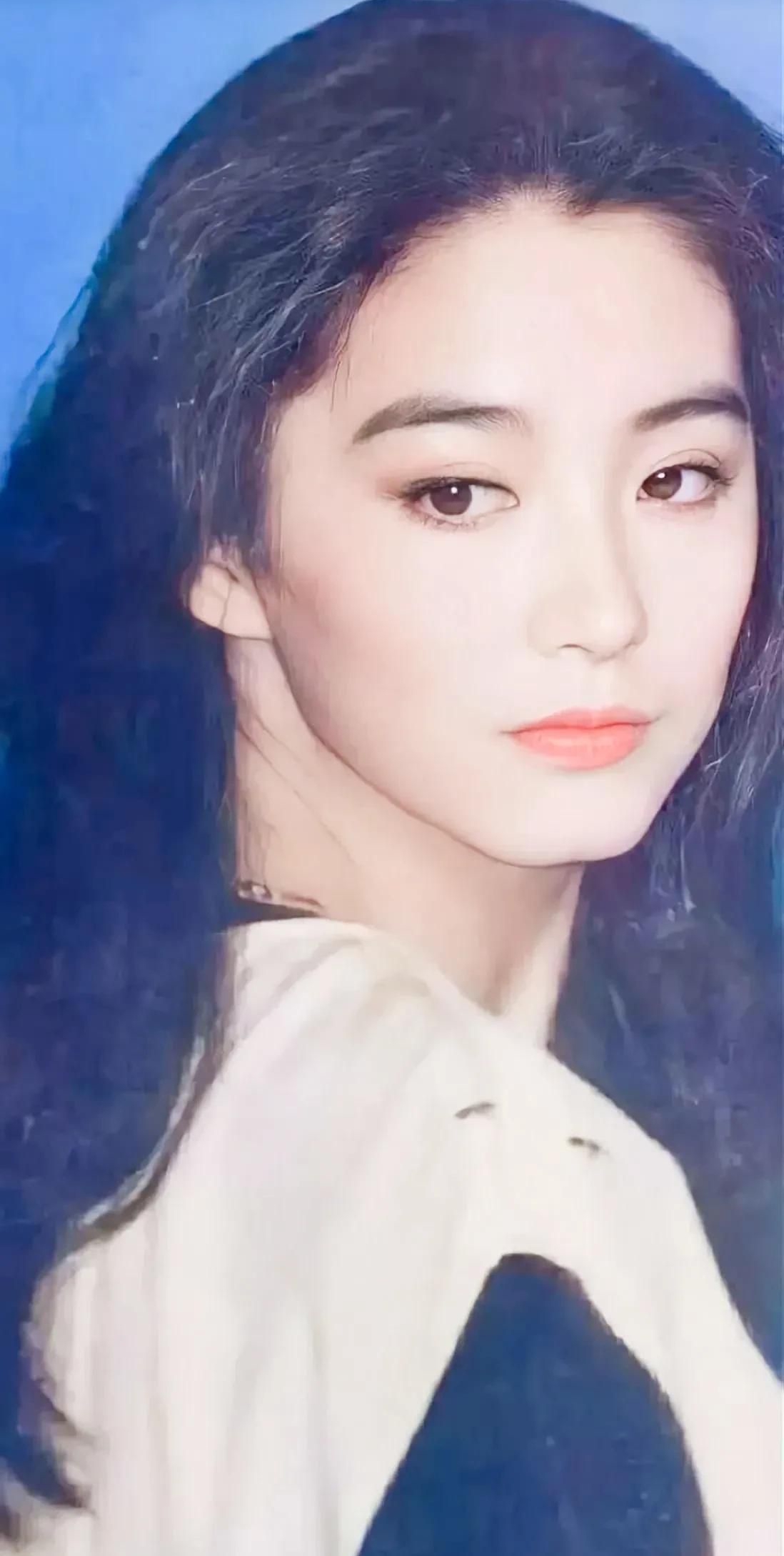 林青霞精湛的演技,优雅而美丽,时尚俏丽,气质迷人的写真美照!