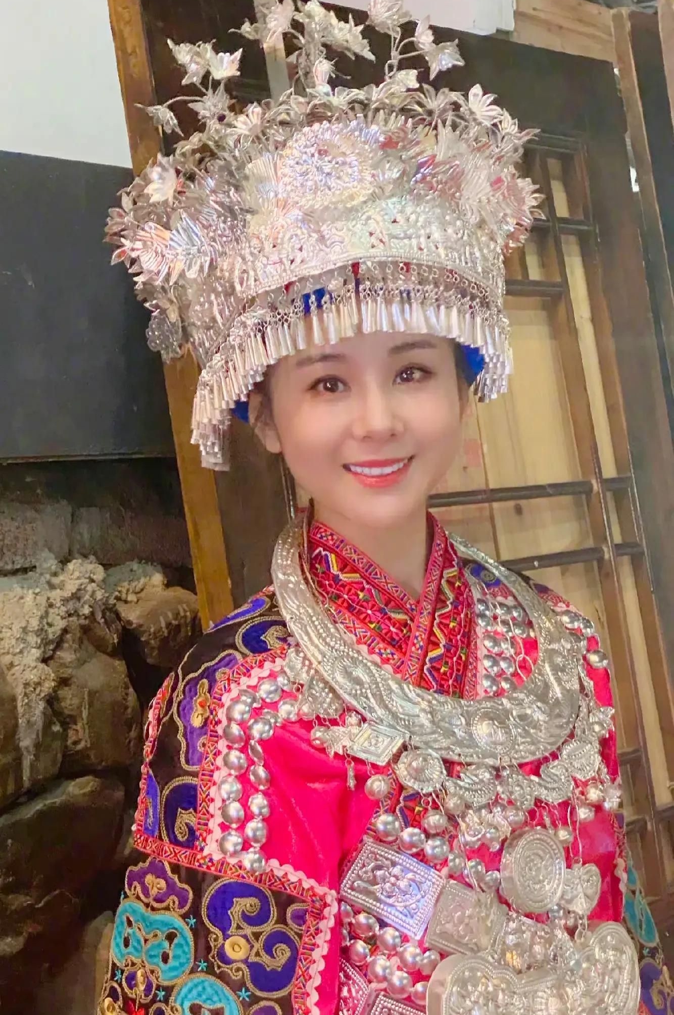 李小萌,时尚俏丽,端庄大方的写真照!_高清图集_新浪网