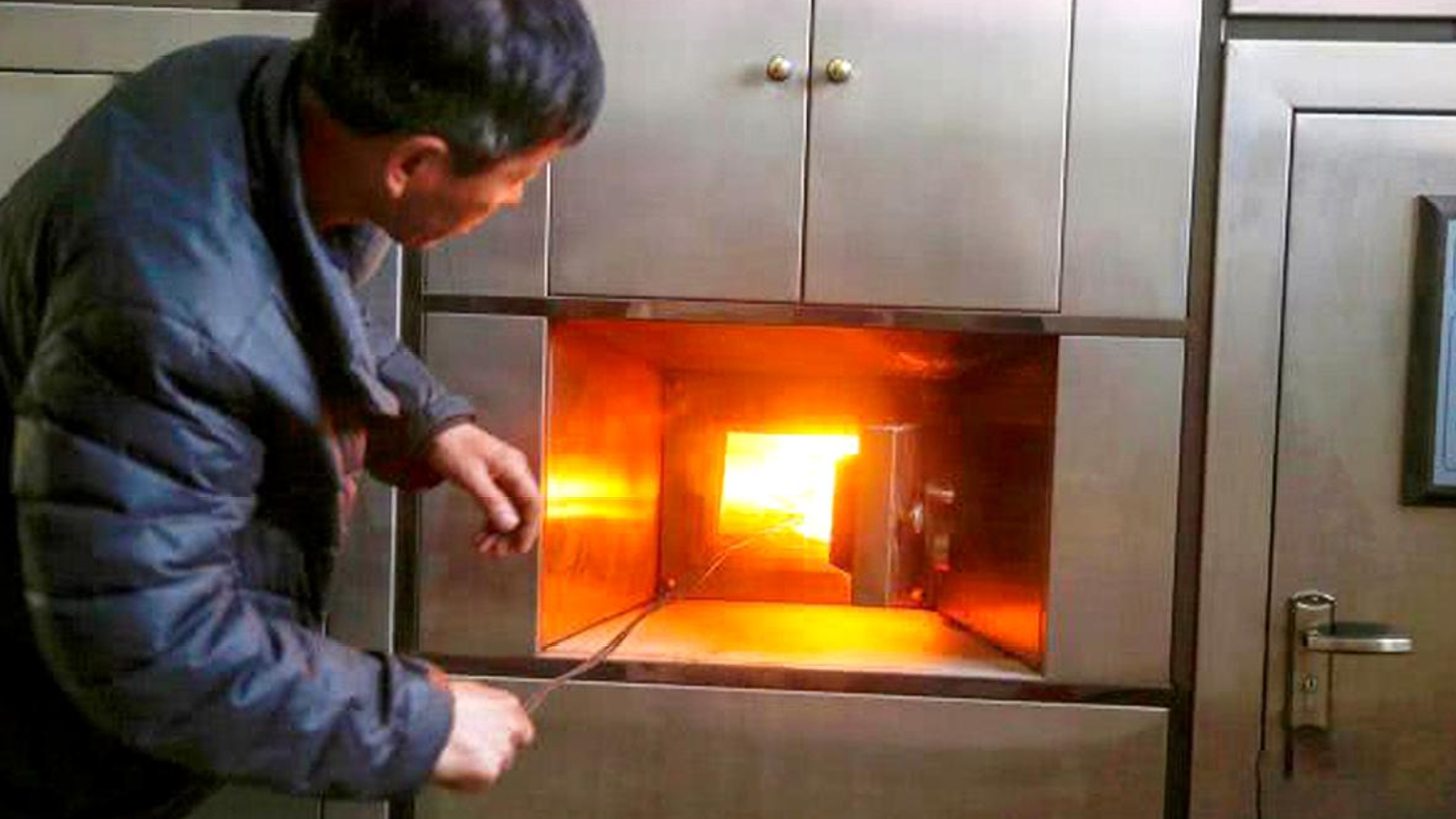 火葬场真的能把人烧成灰?工作人员道出内幕,原来被骗了这么久