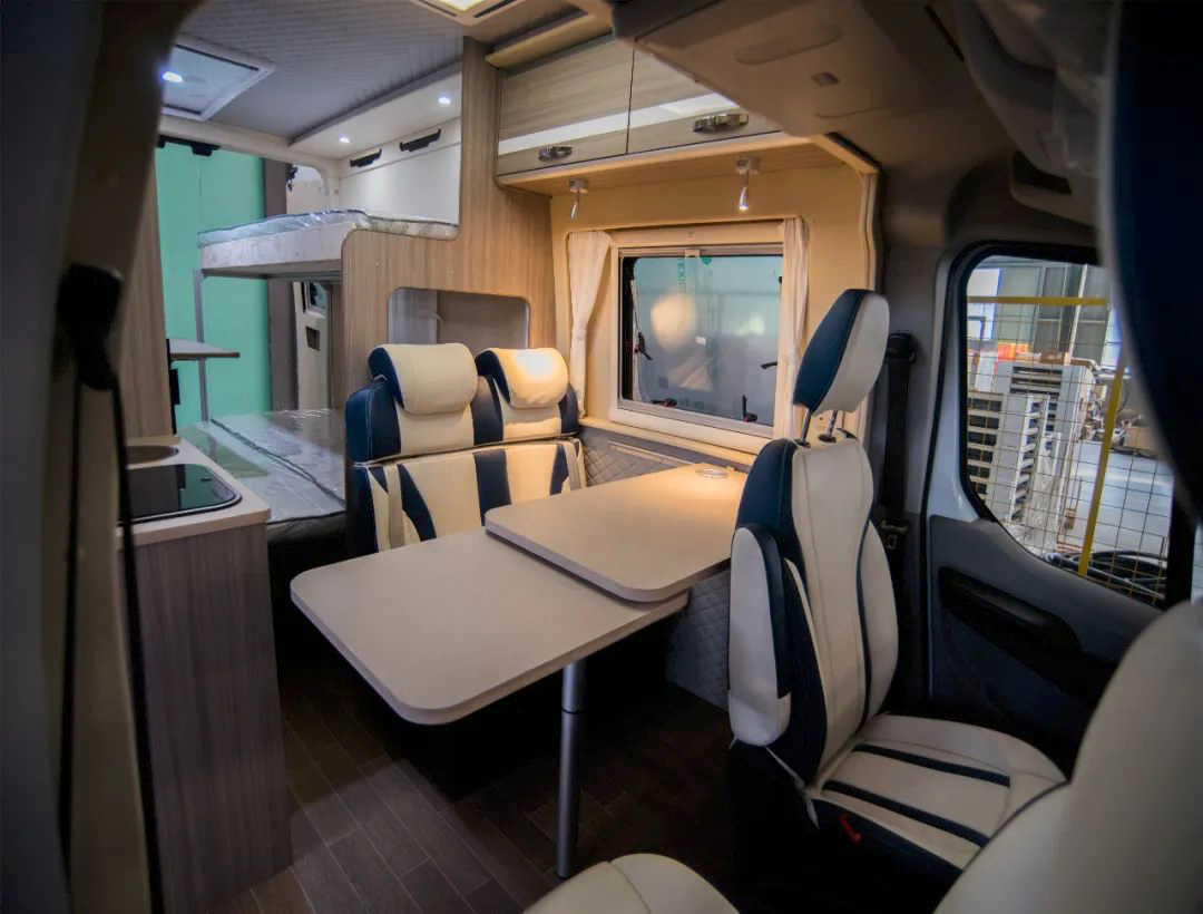 纵置折叠上下铺 居家实用 德发v90 b型房车