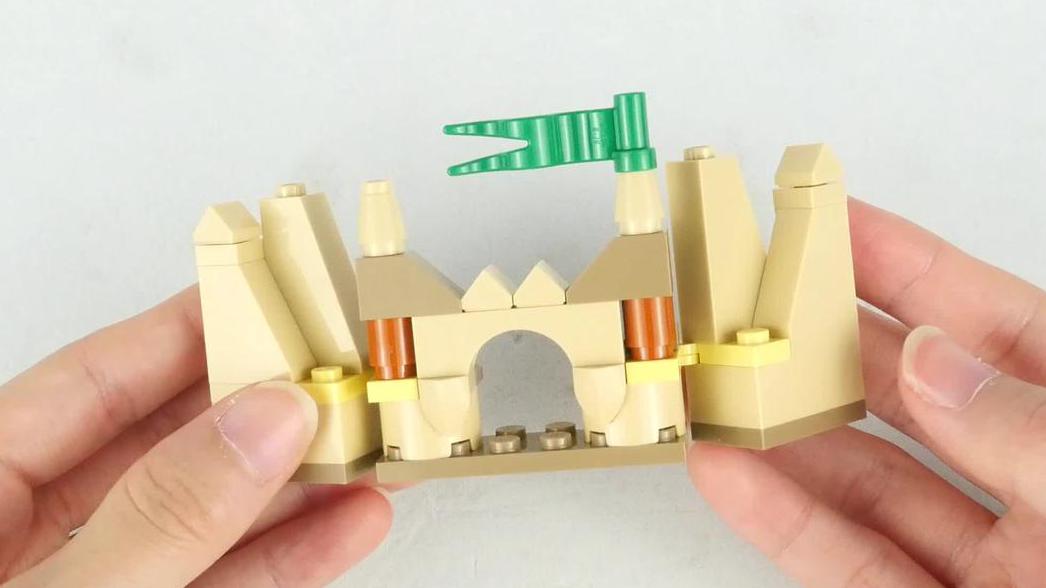 如何用33片乐高积木搭建一座沙子城堡?