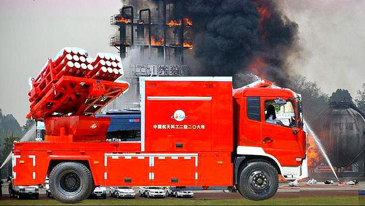 中国首创火箭弹消防车靠导弹轰炸灭火胜过2000万顶级消防车