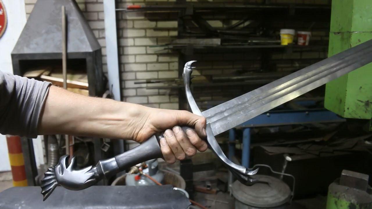 大师级锻造技术剑柄制作过程比你想象得更复杂