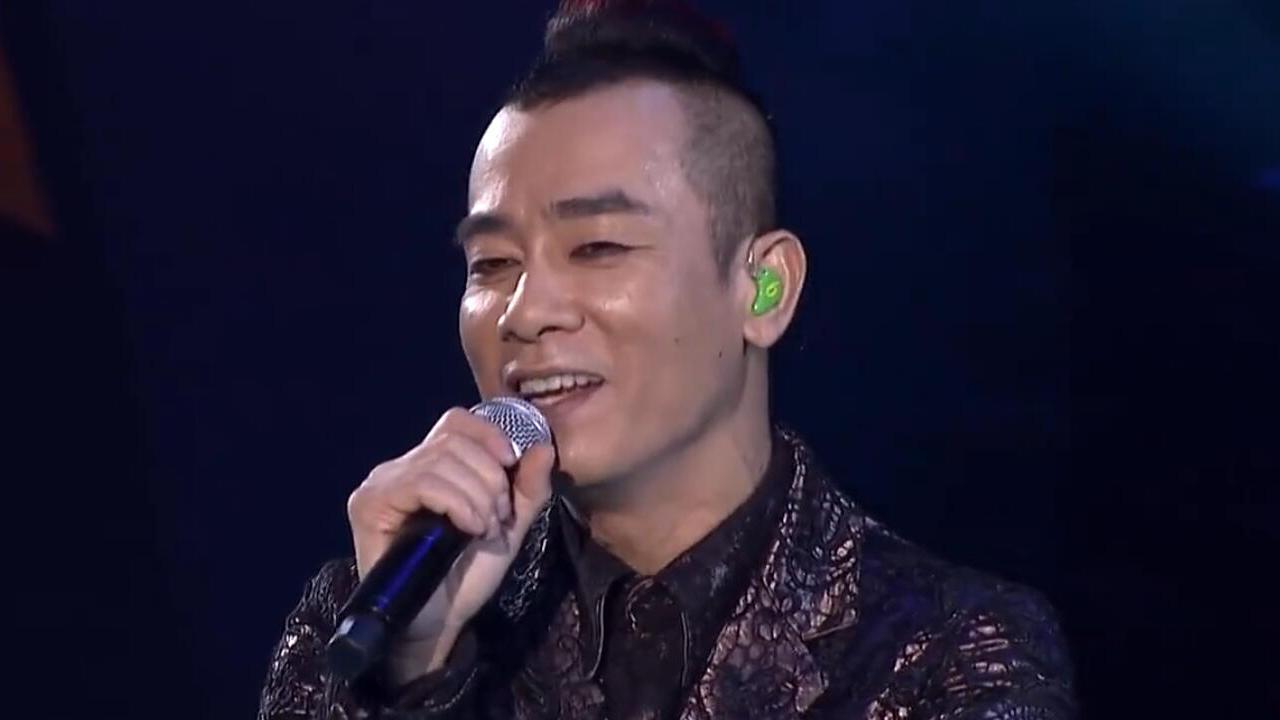 陈小春演唱会上为应采儿唱《相依为命》她在闹,他在笑,羡煞旁人