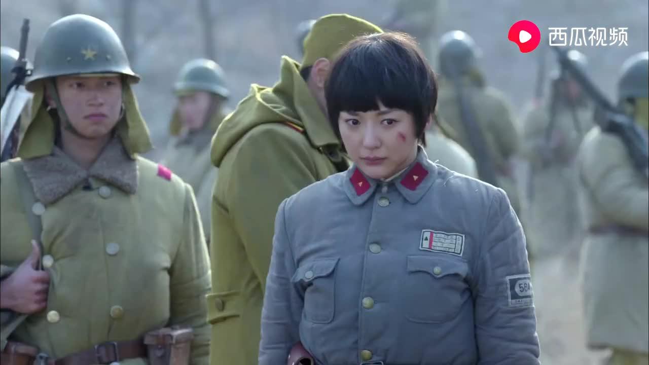 女战士不幸被擒鬼子让她发求救信号没成想被她给耍了