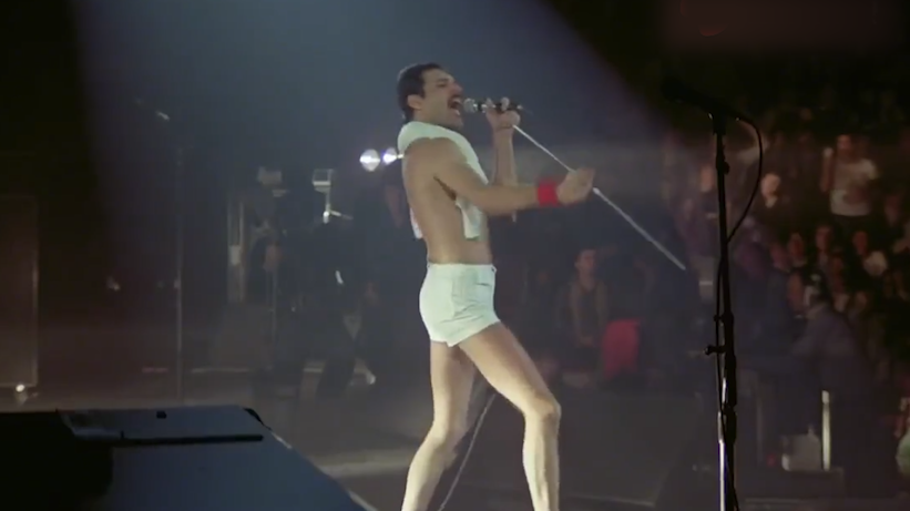 皇后乐队拍桌神曲龅牙叔唱的太有感觉了大合唱超级震撼