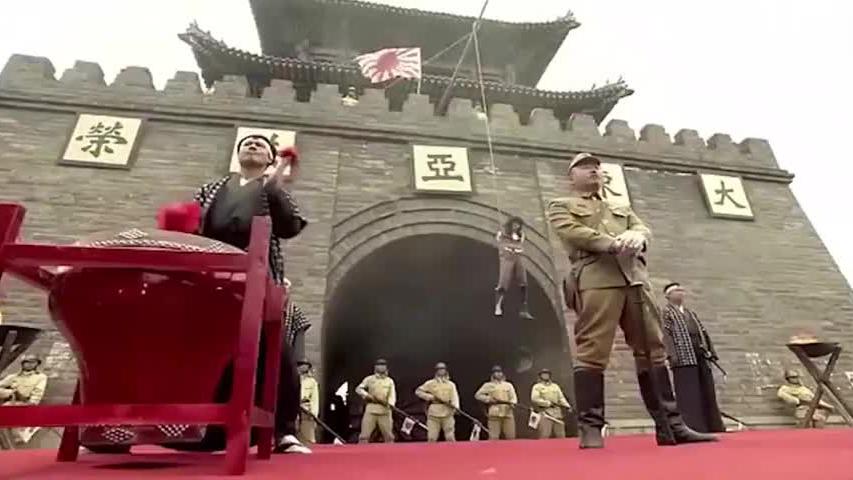 军长的女儿被鬼子挂城门上,各方人马前来救人,这下鬼子惨了