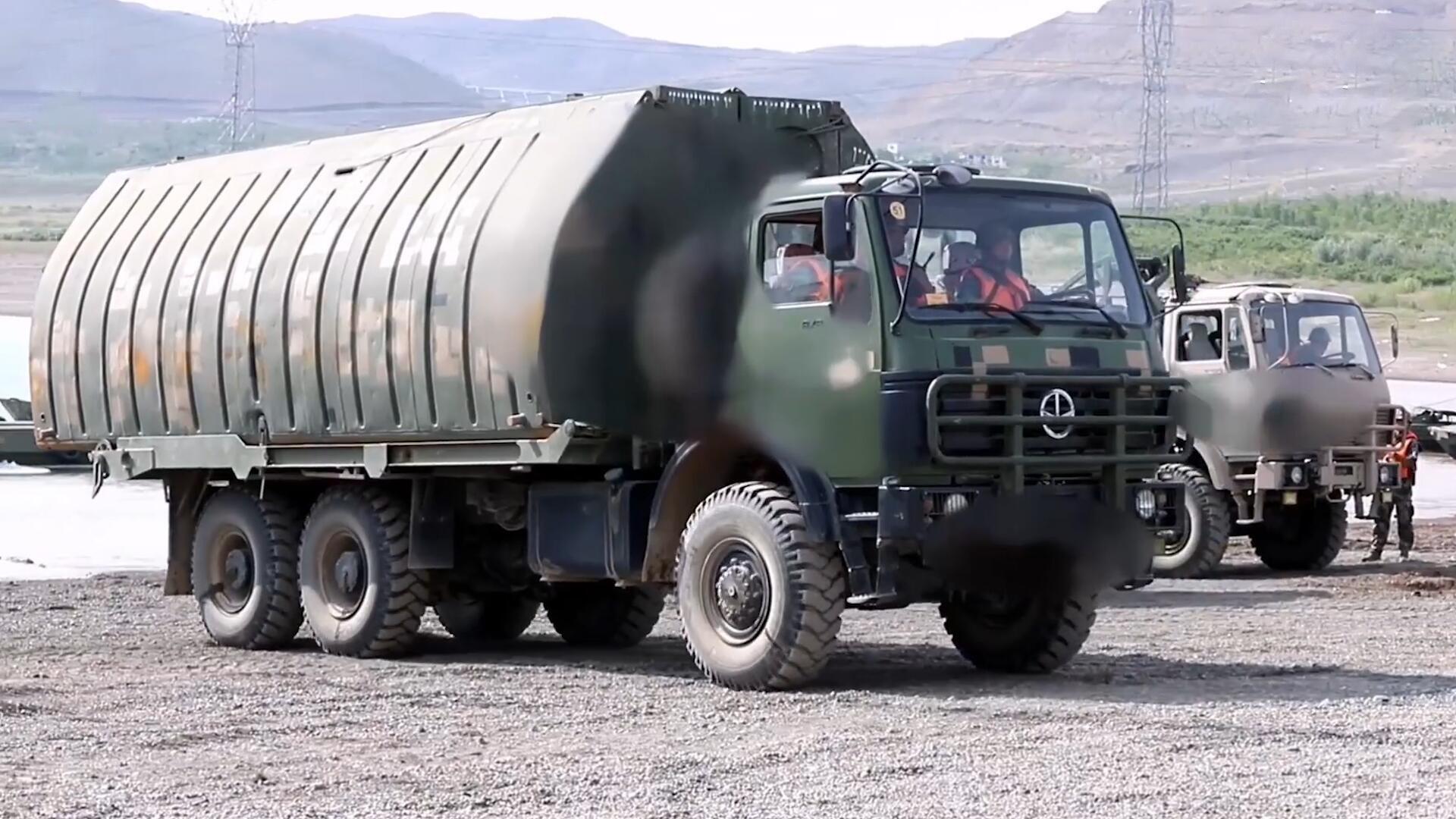 乘风破浪的舟桥兵,展示不一样的"绝活儿"!