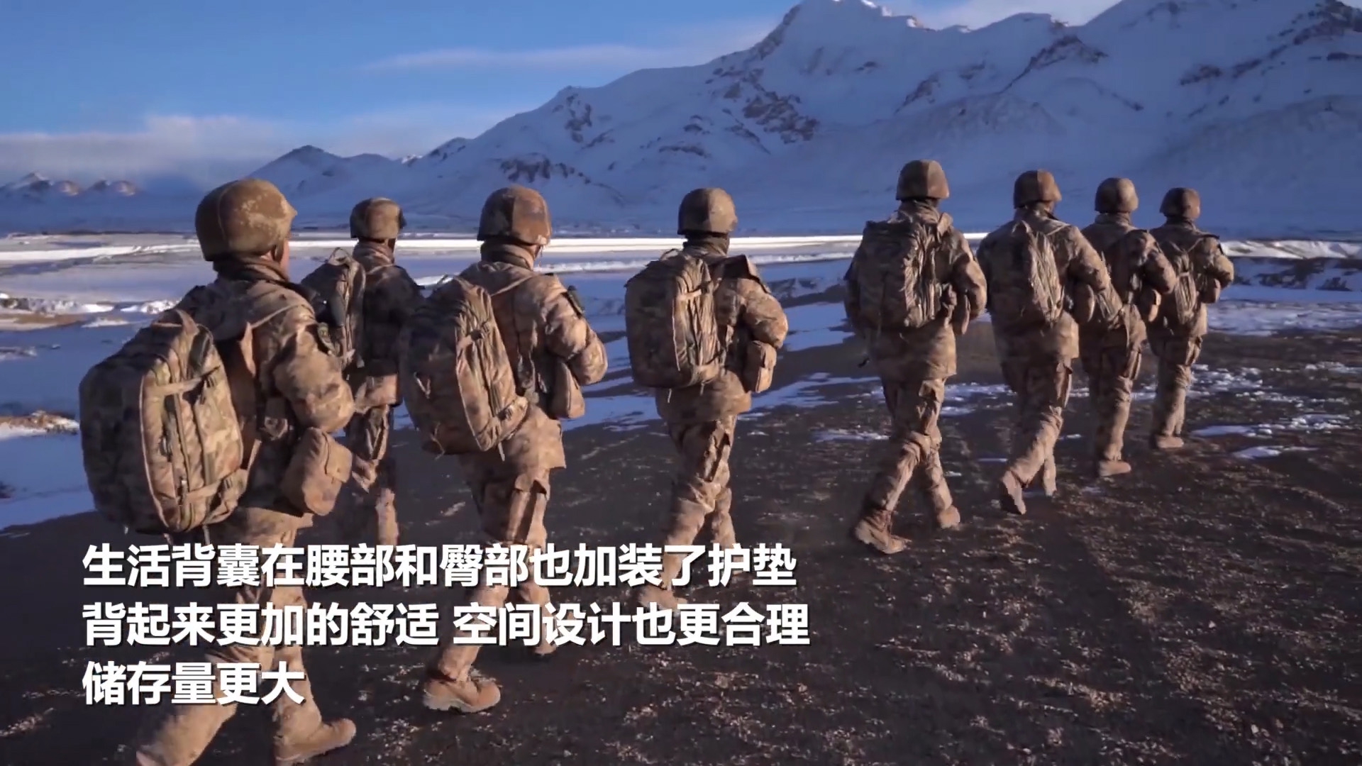 海拔5200米的雪域高原高原官兵穿上全装星空迷彩