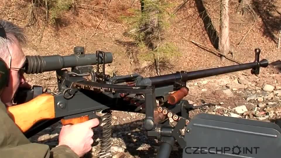 有瞄准镜的捷克vz59式通用机枪,弹链供弹射击实测