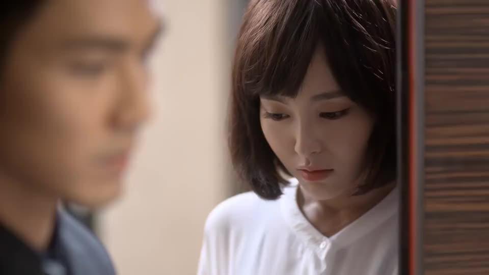 何以笙箫默:赵默笙在门口等何以琛,两人深情对视,擦出了火花