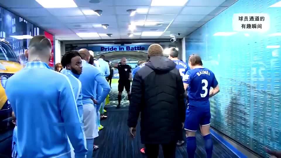 球员通道的有趣瞬间,球童们的表情真是太有趣了