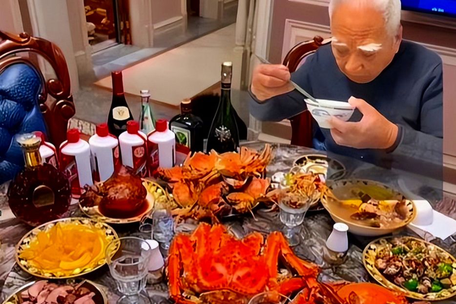 网曝穷人,普通人和有钱人的"喝酒照",网友:我连穷人都算不上