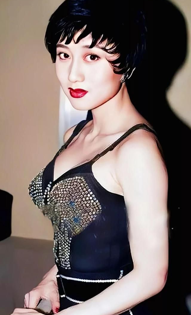 利智惊艳写真照!__财经头条