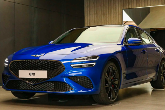 韩系车不能买？捷尼赛思G70对比雷克萨斯ES，其实只差加长