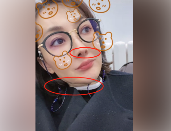 47岁牛莉近照曝光鼻子怪异被疑做过手术嗨歌脖子挤几层褶皱