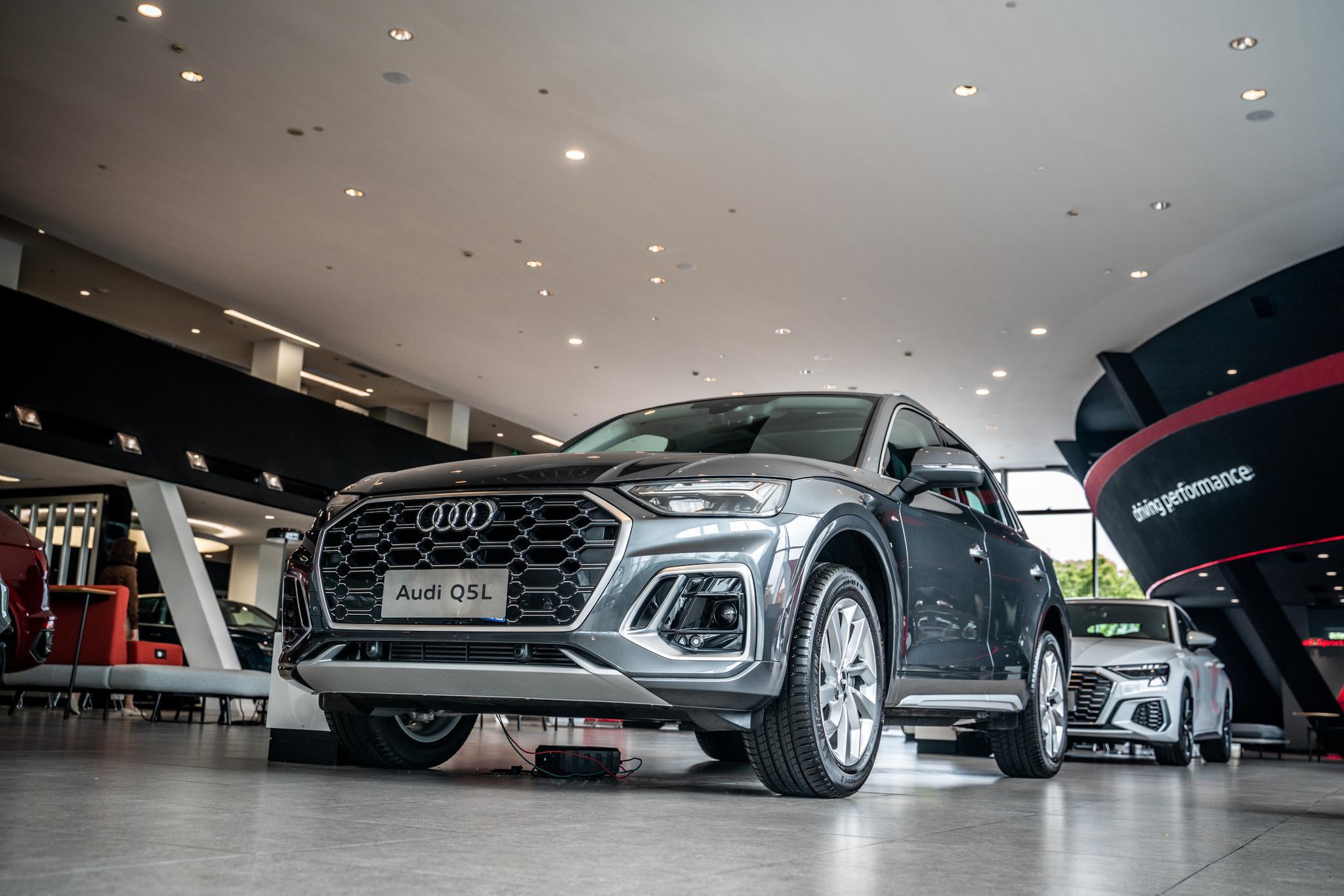 卷叔僚车:全新奥迪q5l到店,变运动了,四驱入门版或降低门槛