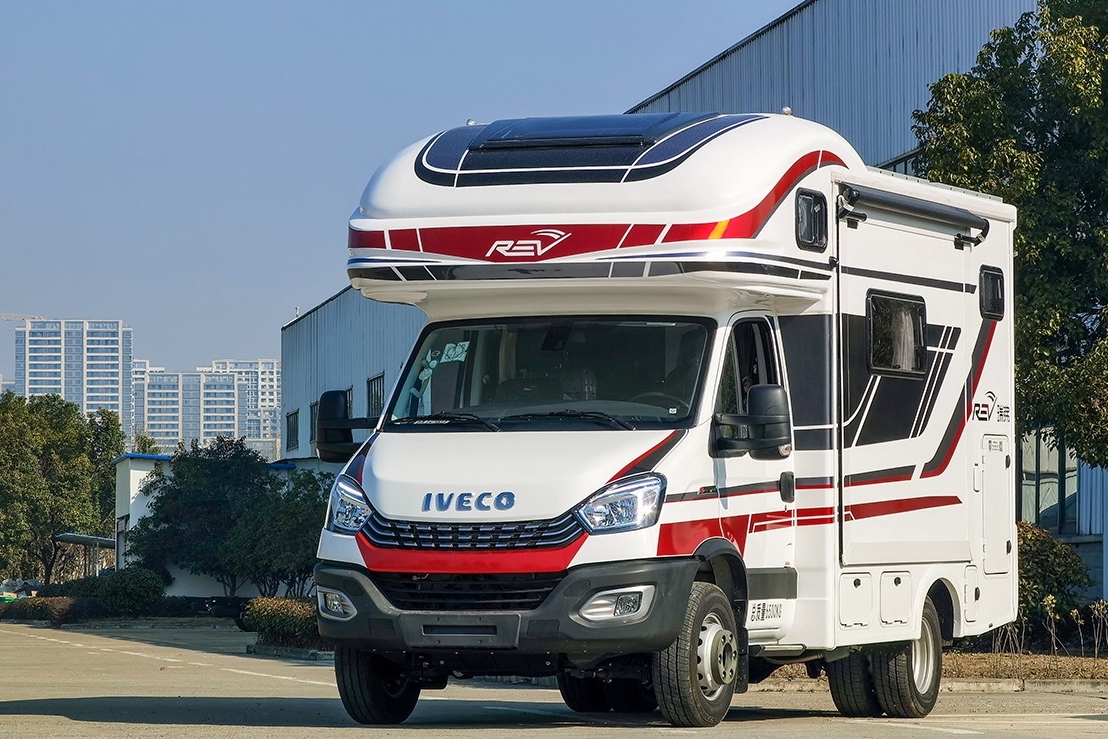 奇瑞新款v820房车发布!全车配15度电/300l水箱,吃喝拉撒全搞定