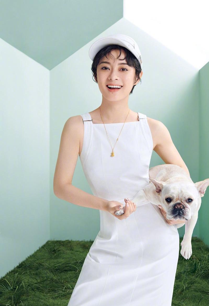 孙俪短发清新有活力,穿搭时尚气场足,结婚纪念日只求安静一天