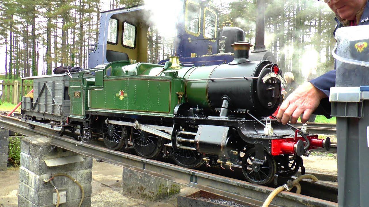 可以载人的迷你蒸汽火车感受一下动力有多强