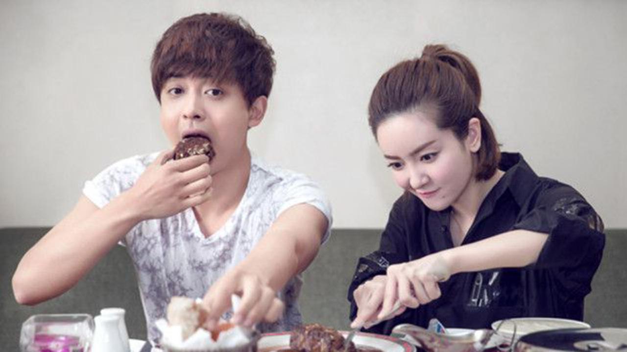 被曝与李佳航去年11月离婚,李晟上线两字辟谣:假的