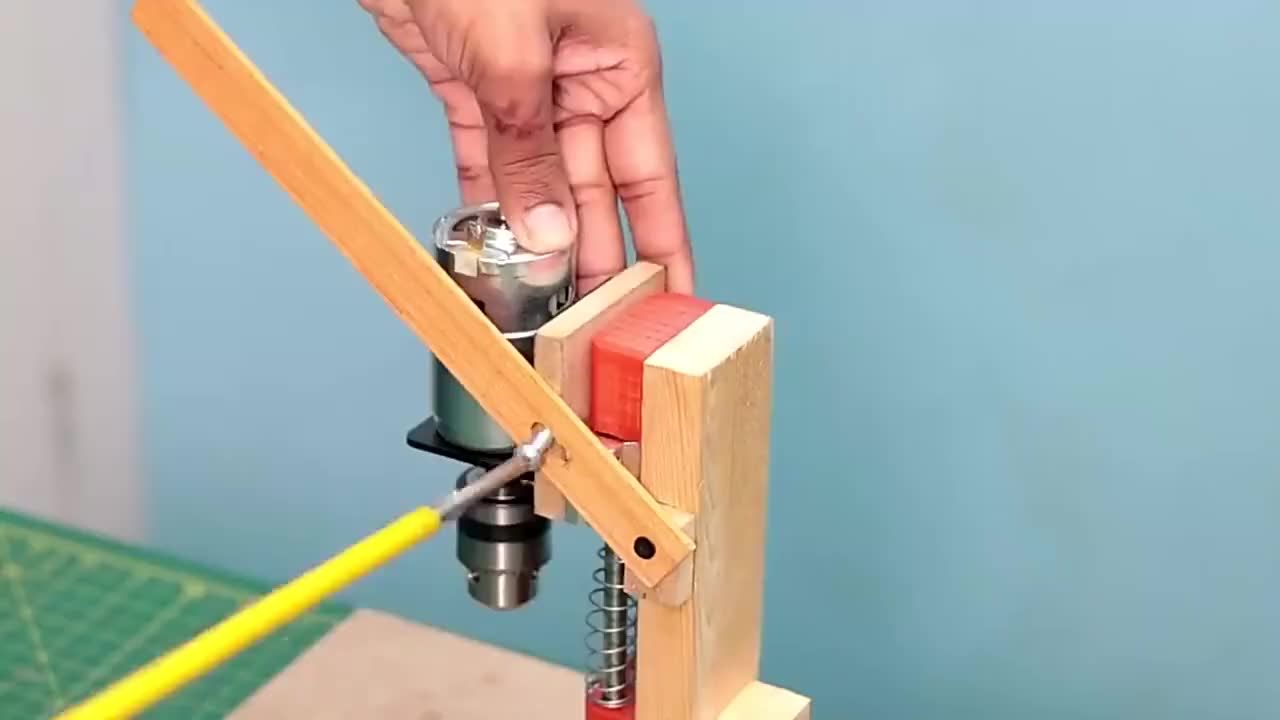 牛人自制的创意台钻恕我直言这技术太牛了