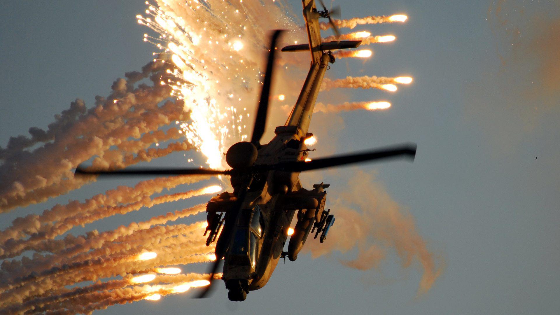 顶级坦克杀手"长弓阿帕奇"武装直升机,一次携带16枚"地狱火"