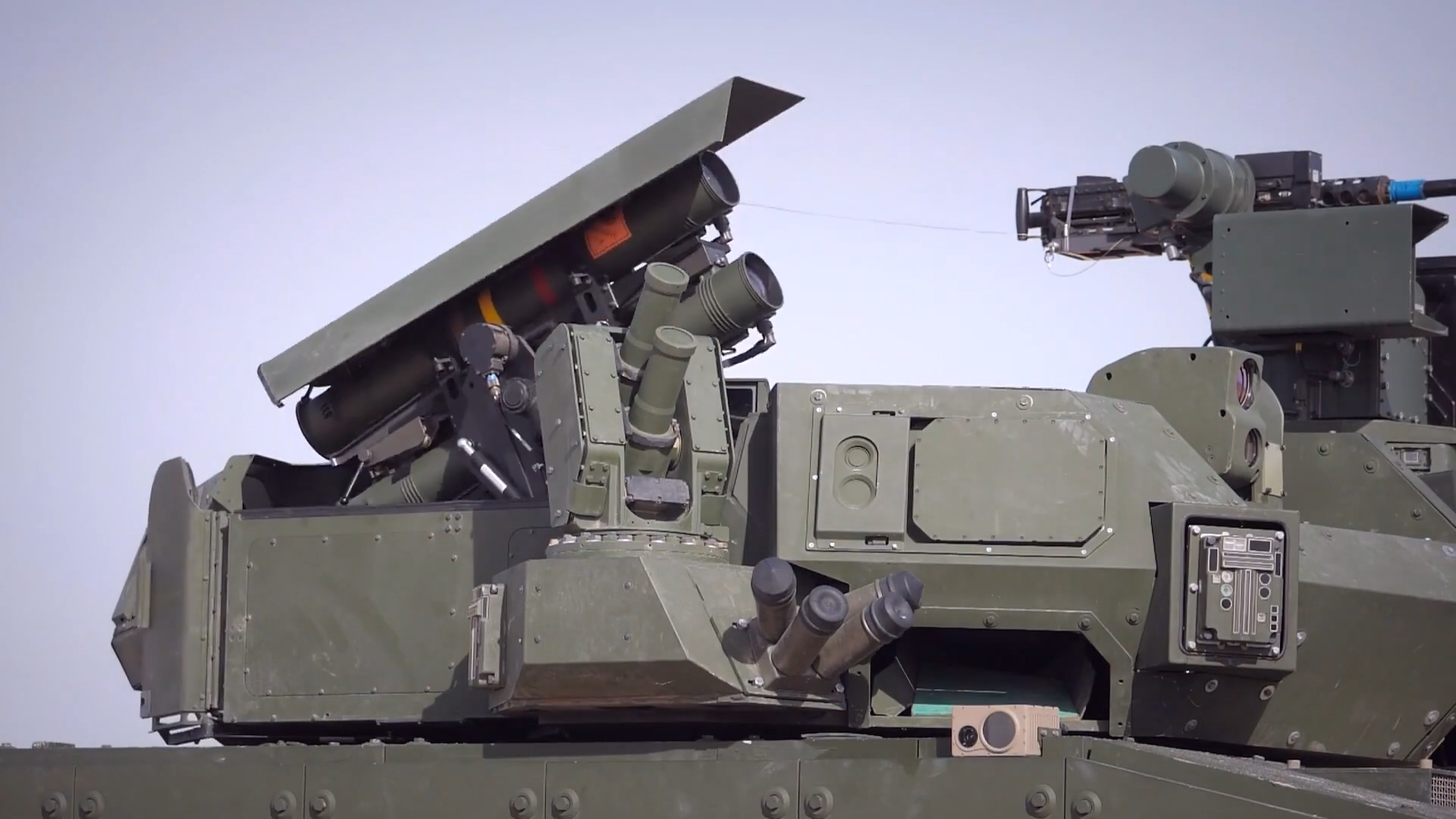 as-21"红背蜘蛛"步兵战车,试射"长钉"-lr2反坦克导弹!