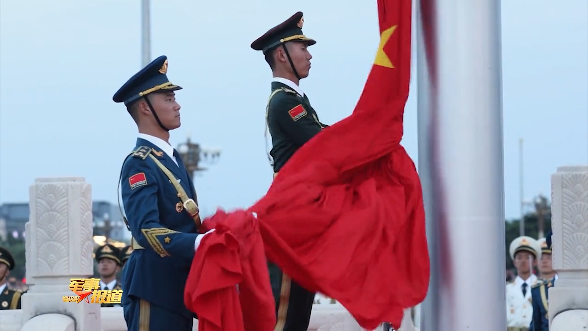 解放军国旗卫士张自轩:用生命守护心中那抹"国旗红"!