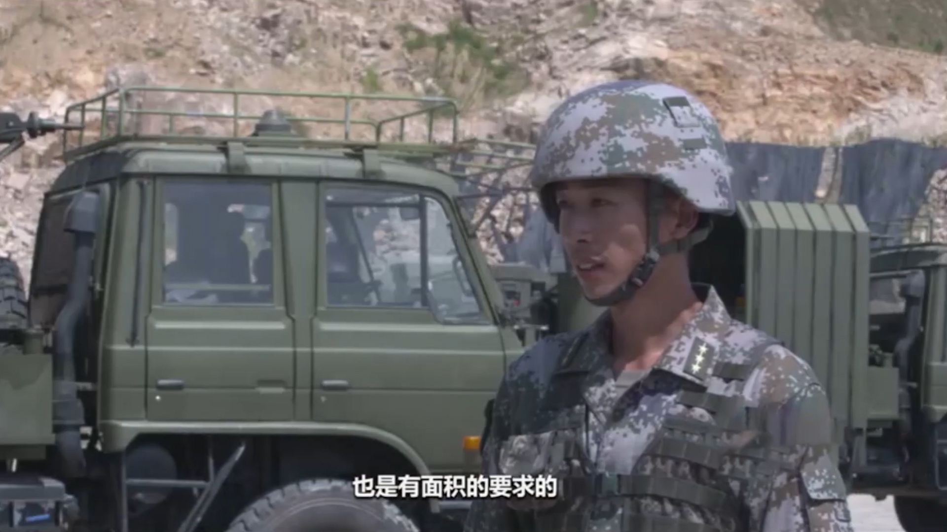 战场上发烟车,用烟幕来遮蔽目标,真不是欲盖弥彰吗?_新浪新闻