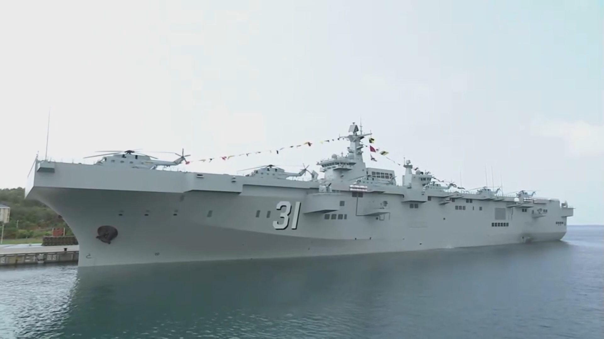 满载排水量达4万吨被称为国产小航母的海南舰究竟有多强