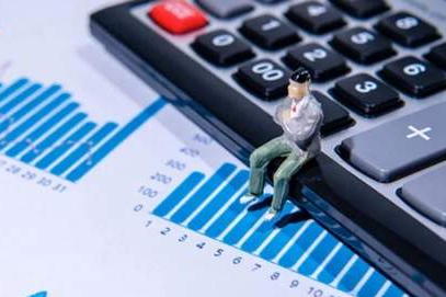 鸣石投资危机重重：夺权大战外 业绩也拉响了警