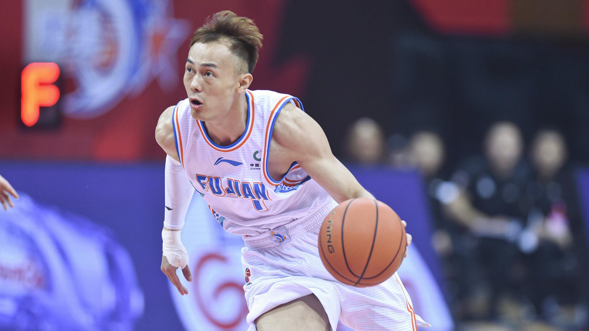 汤杰透露为准备扣篮大赛昨天扣了30多个篮