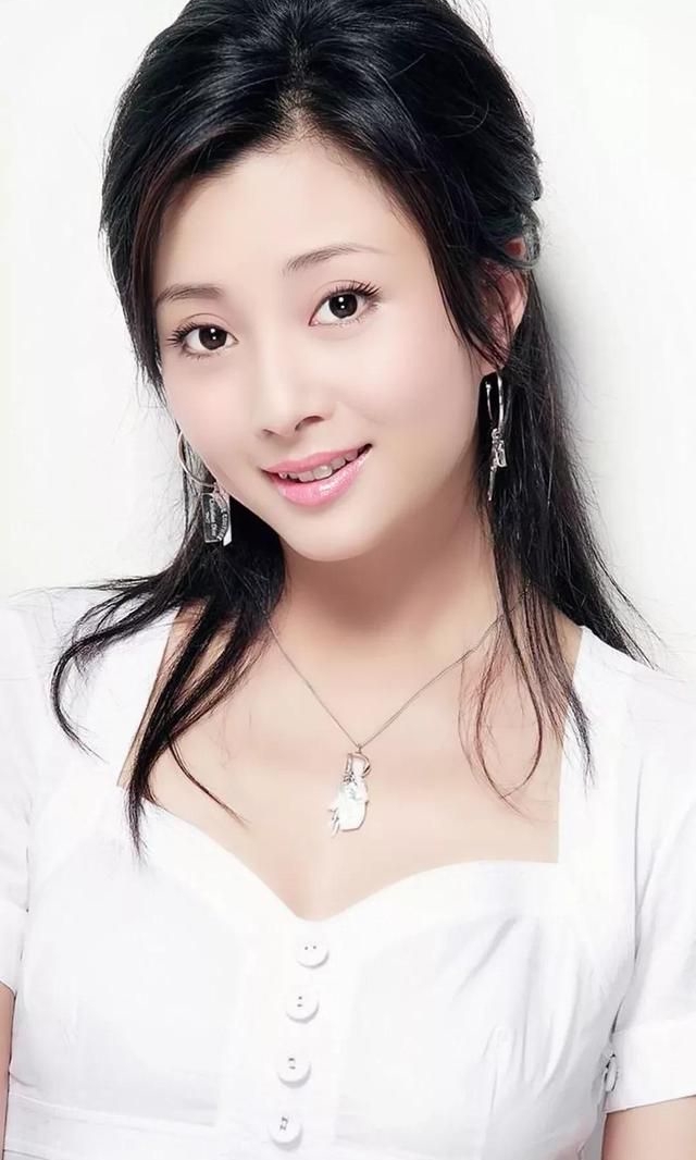 殷桃漂亮丰腴你的女神