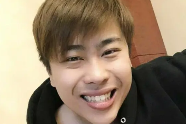 卢本伟解封仍未复出!内行人道出真相,只因LOL在走下坡路|lol|PDD|游戏|直播|传奇_新浪新闻