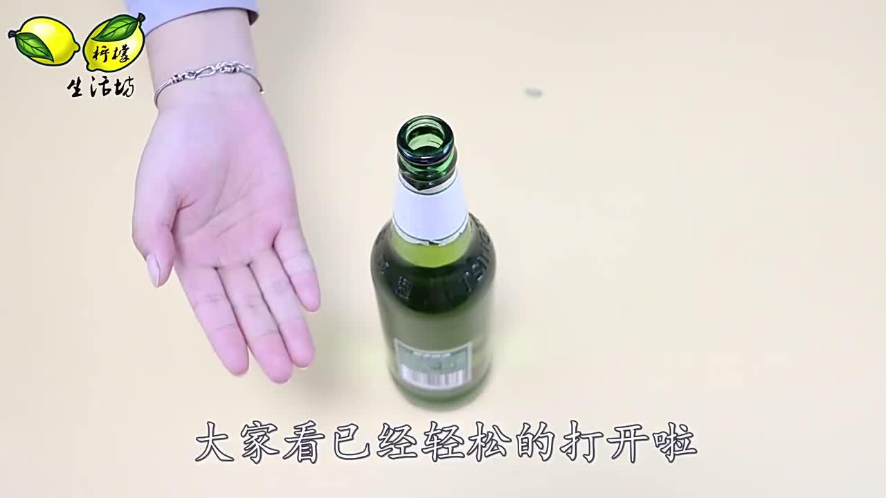 01:56 开啤酒瓶盖真容易!