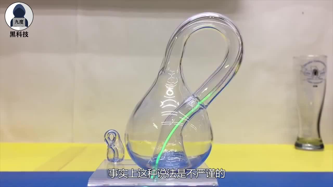 克莱因瓶真的永远装不满水吗?老外亲测,加满水后令人傻眼!