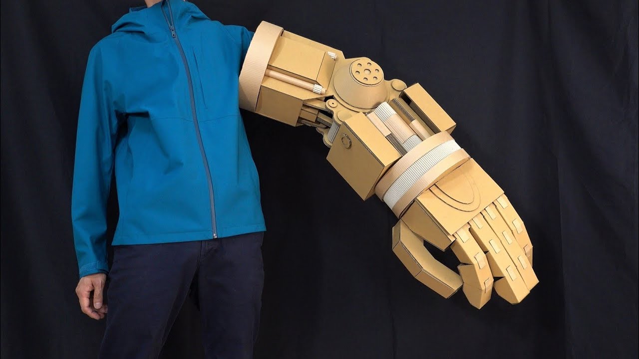 技术活用纸板制作巨大的机械手臂