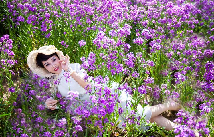 人像摄影组图心有琴弦绽放着自己美丽的女人花