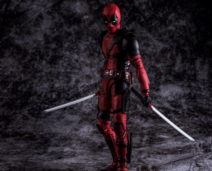 死侍shf可动手办实物详解完美还原角色灵魂特色直面灭霸的男人