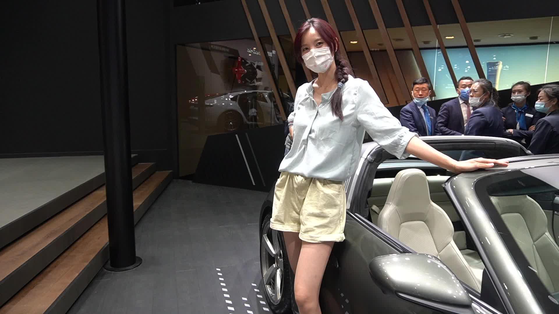 香车美女,保时捷911 targa4