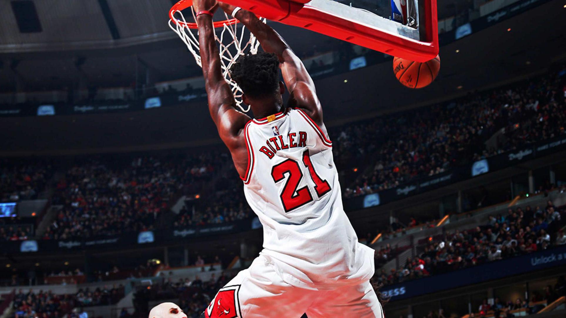 巴特勒今日穿希罗高中球衣溜达嘚瑟