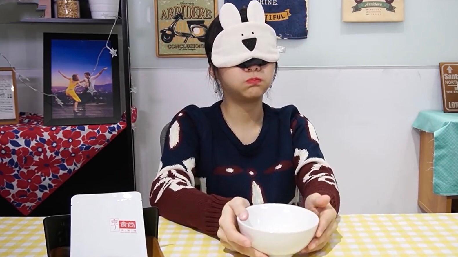 哪款才是最好的滴鸡精 用来煮粥飘香四溢 小姐姐喝九碗盲猜