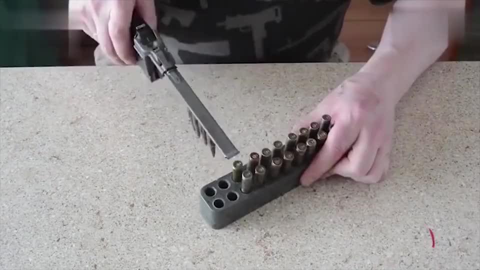 步枪弹匣怎样快速装弹这个方法比手动一颗一颗压弹快好几倍